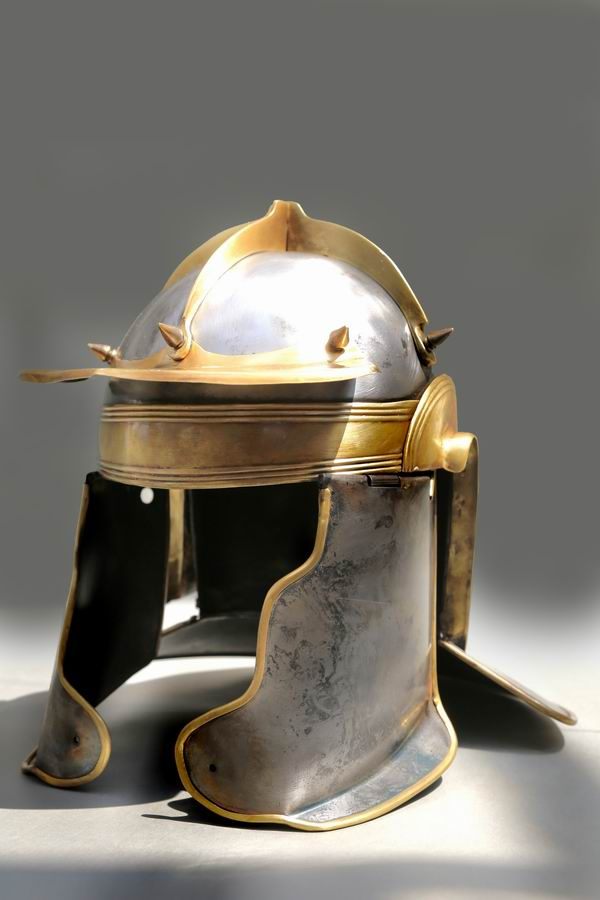römischer Helm