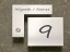 Klingelschild, zweigeteilt,  kombiniert mit einer Hausnummer
