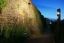 Lichtstelen aus Corten Stahl beleuchten die historische Stadtmauer in Haldensleben