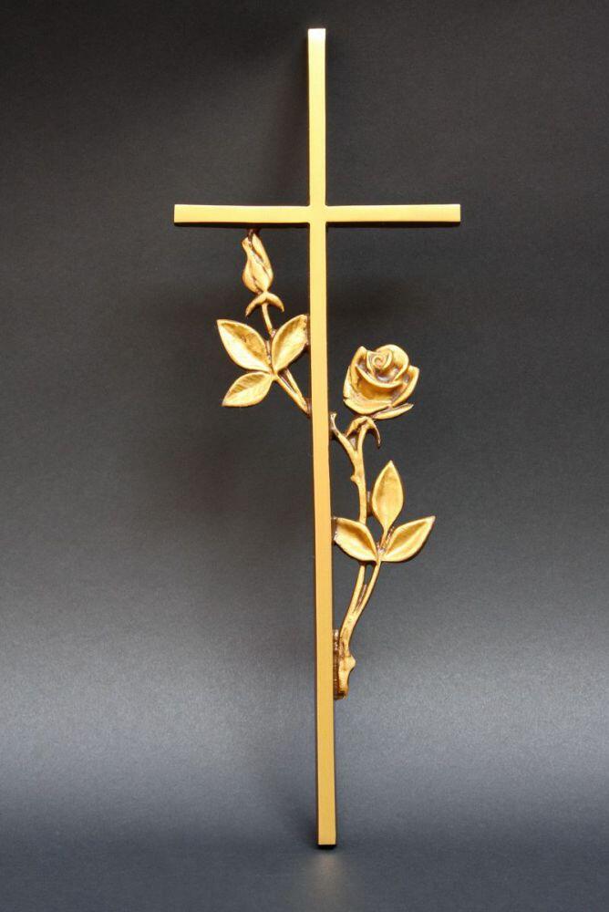 Bronzefarbenes Kreuz als Grabschmuck