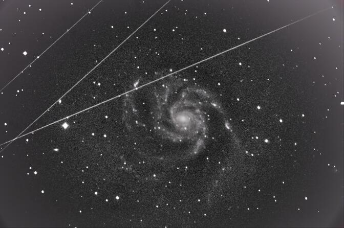 M101 mit Starlinks