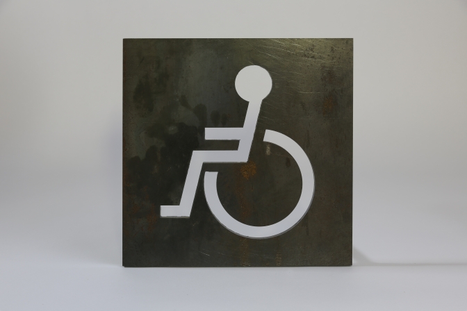 Schild für einen Behinderten Parkplatz