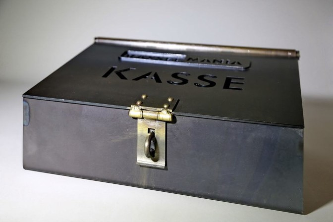 schwere Kasse und Geldkassette für Rasselmania in