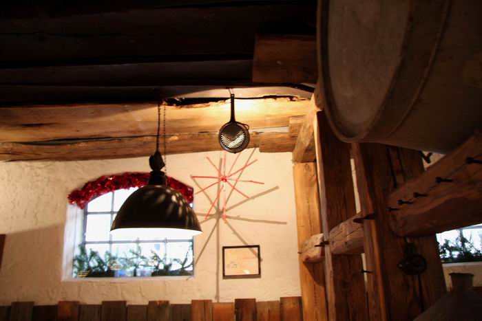 Tante Millis Futtertrog weihnachtlich geschmückt