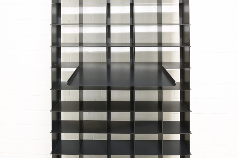 CD-Regal aus 3 mm Zunderstahl mit einen integrierten Ablage - CD Regal mit Ablage