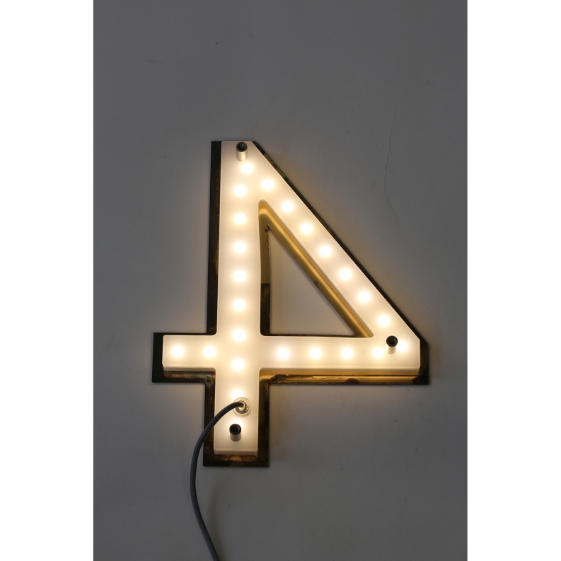 Hausnummer 4 aus Tombak