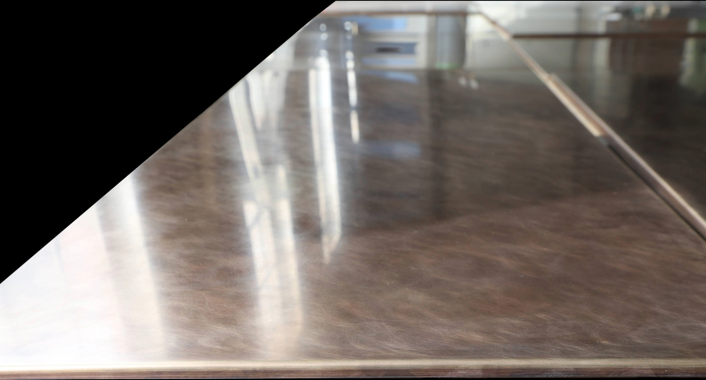 Küchenfronten aus 1,5 mm patiniertem Tombak