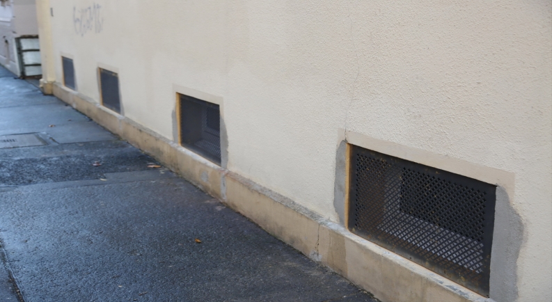 Kellerfenster Gitter aus Lochblech