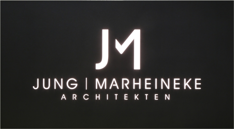 hinterleuchtetes Schild für Jung I Marheineke Architekten in Hildesheim