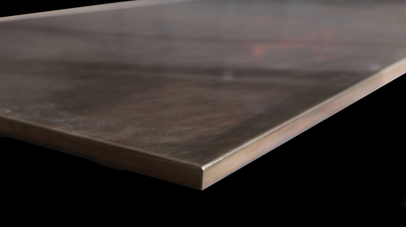 Küchenfronten aus 1,5 mm patiniertem Tombak