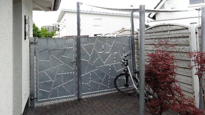 Schönes Tor mit Schmitzstruktur