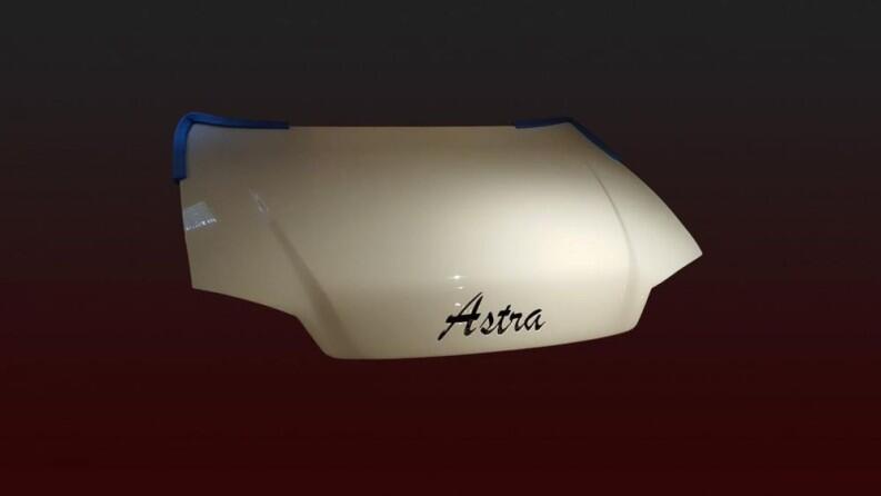 gelaserter Schriftzug für eine Motorhaube