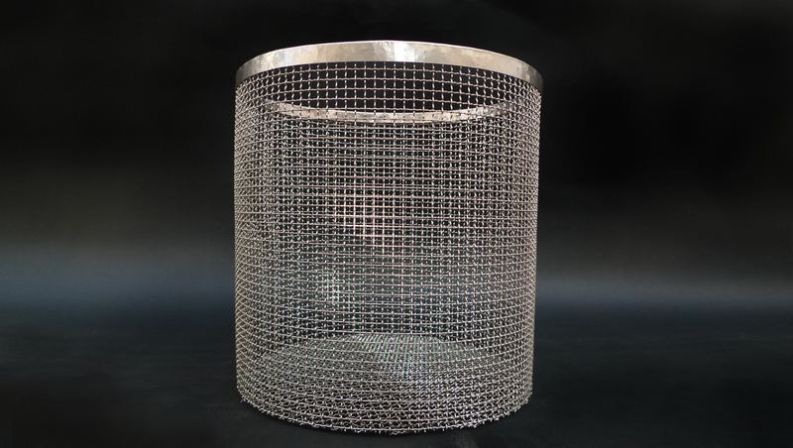 Korb aus Edelstahlgewebe