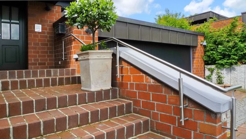 LED Treppenhandlauf aus V2A Edelstahl