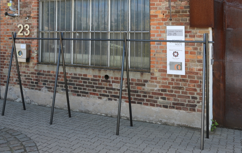 X-Garderoben aus Stahlrohr