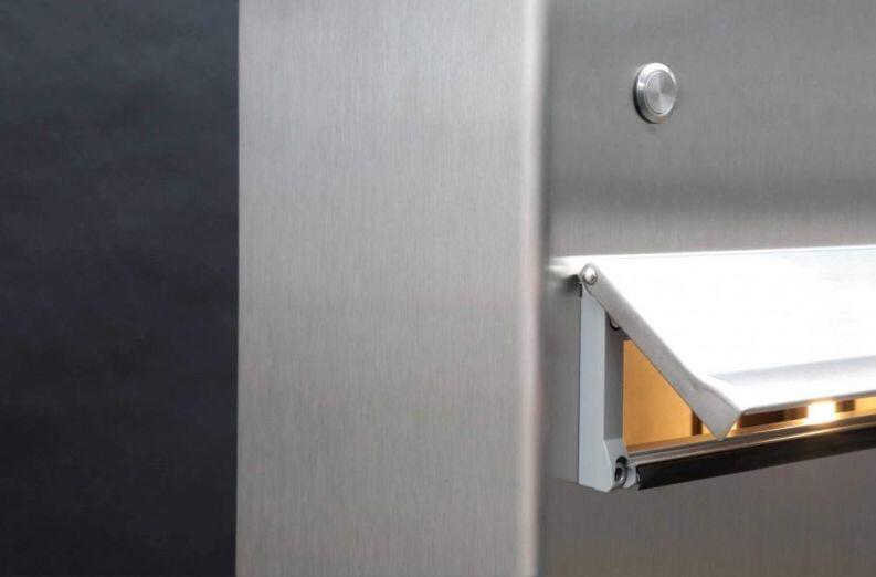 Edelstahl Briefkastensäule beleuchtet