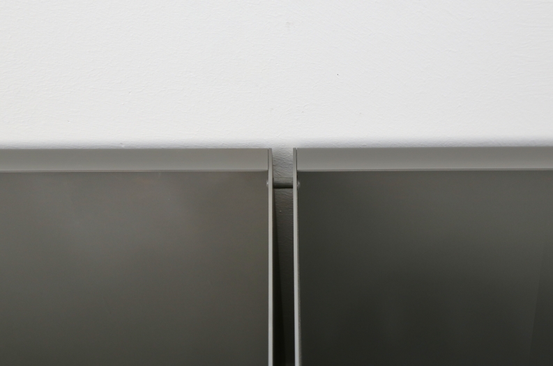 Kaminholzregal aus lackiertem Edelstahl