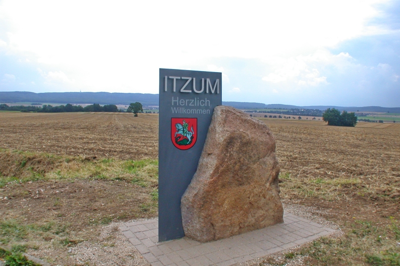 Ortseingangsschild Itzum