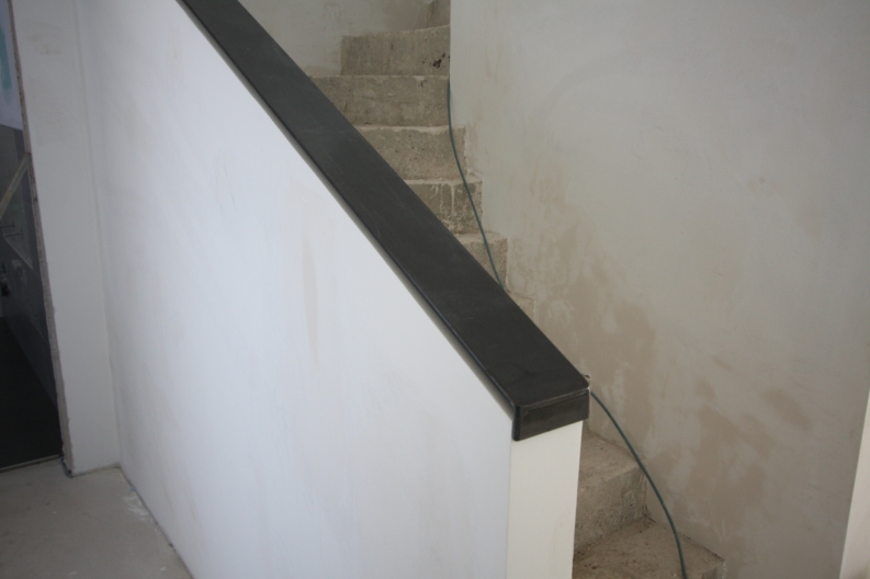 Brüstungsgeländer aus Bandstahl 100 x 8, klar lackiert - Brüstung aus Bandstahl