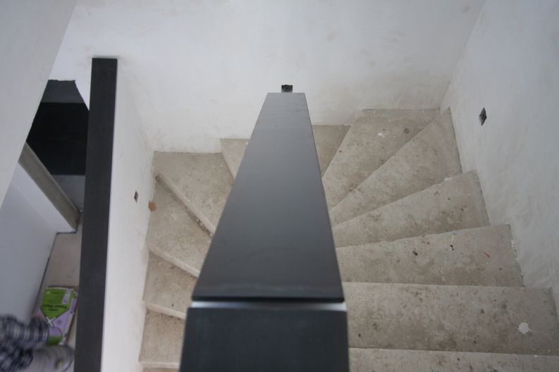 Brüstungsgeländer aus Bandstahl 100 x 8, klar lackiert - Brüstung aus Bandstahl