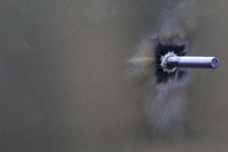 Werbetafel  NeuFormation  aus Messing