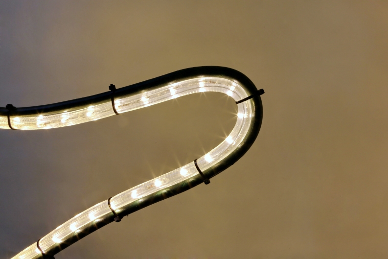 Doppeltannenbaum mit warmweißem LED Lichtschlauch - Tannenbaum Detail