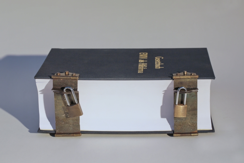 Buchschließe aus Edelstahl