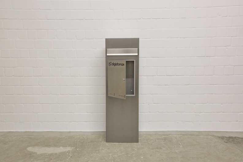 Edelstahlbriefkasten mit Firmenlogo