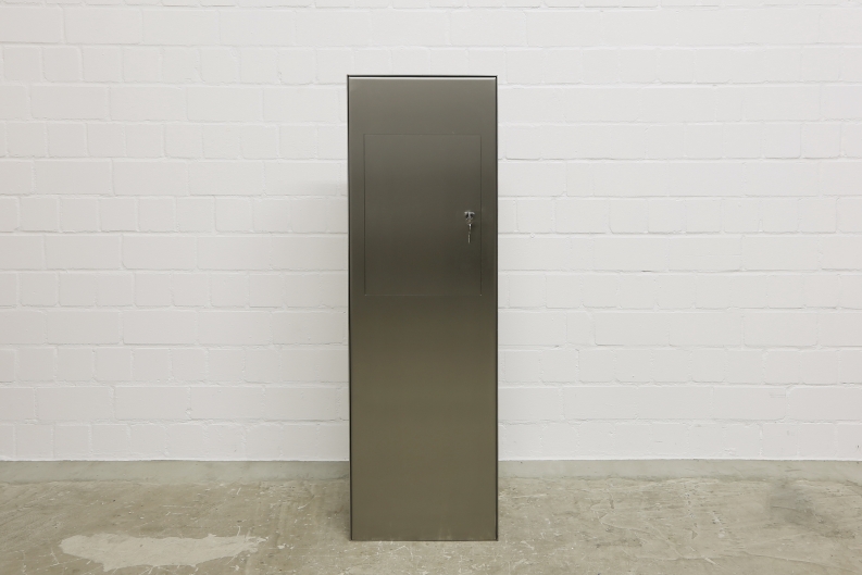 Briefkastensäule aus Edelstahlblech