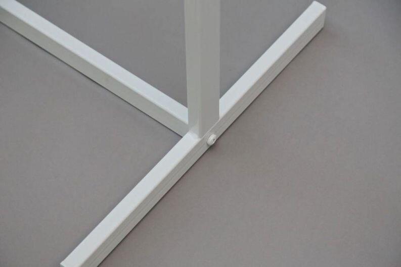 geschraubte Garderobe mit weißer Pulverbeschichtung