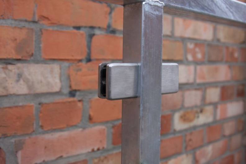 Balkongeländer mit Glas