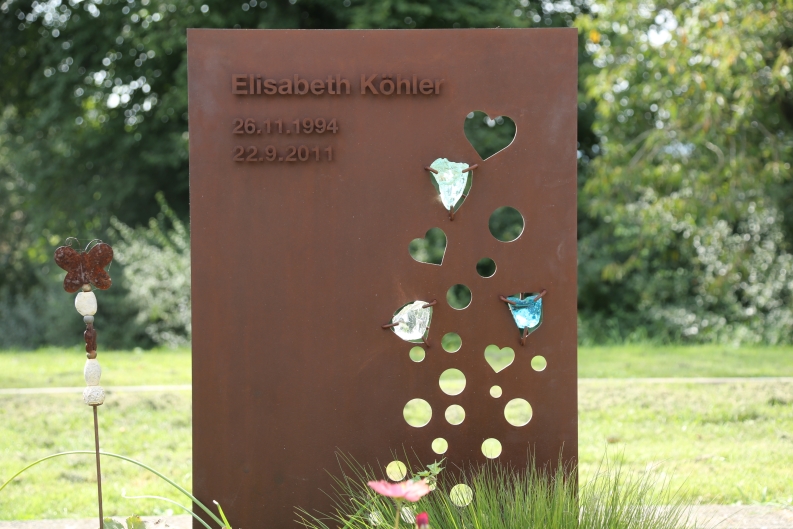 Grabmal aus Corten Stahl