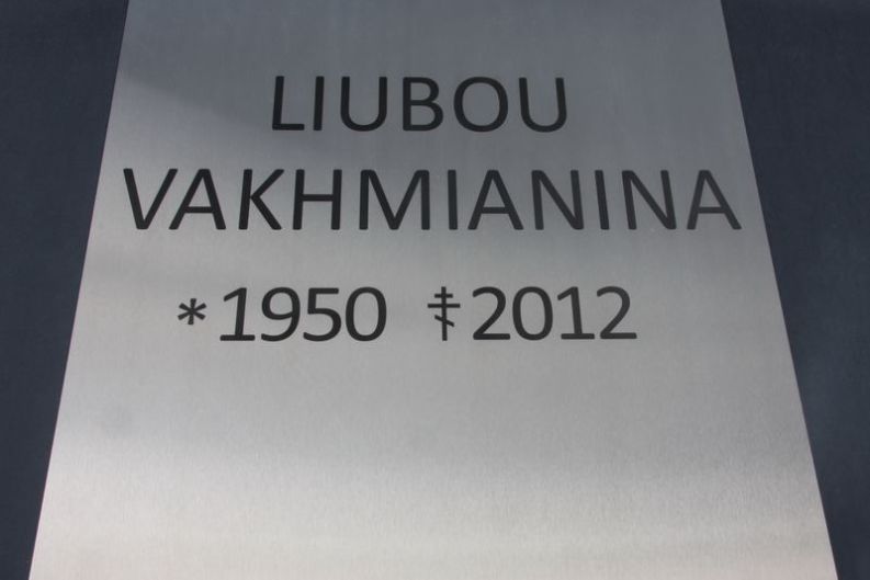 Grabplatte aus Edelstahl