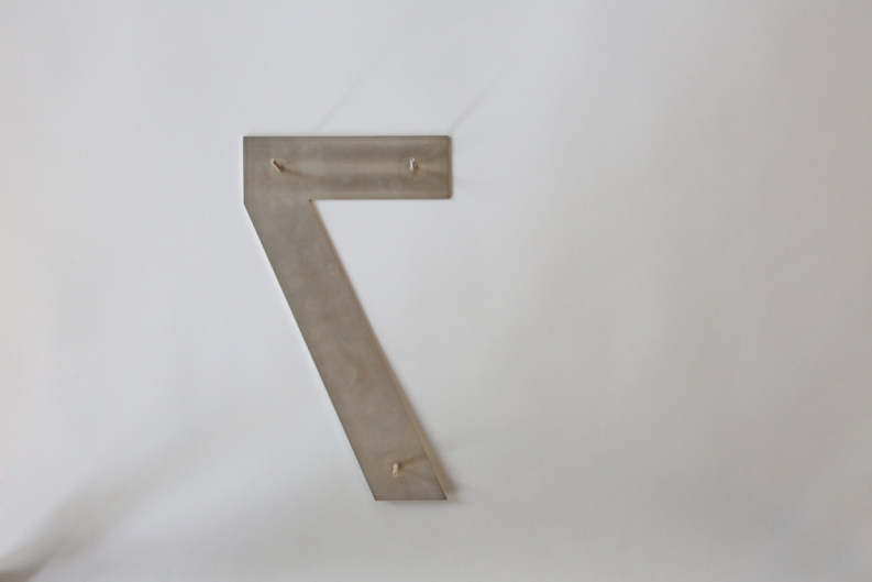 30 cm hohe Hausnummer 7