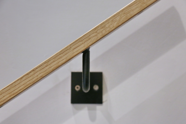 Geländer und Handlauf aus Eiche und Stahl