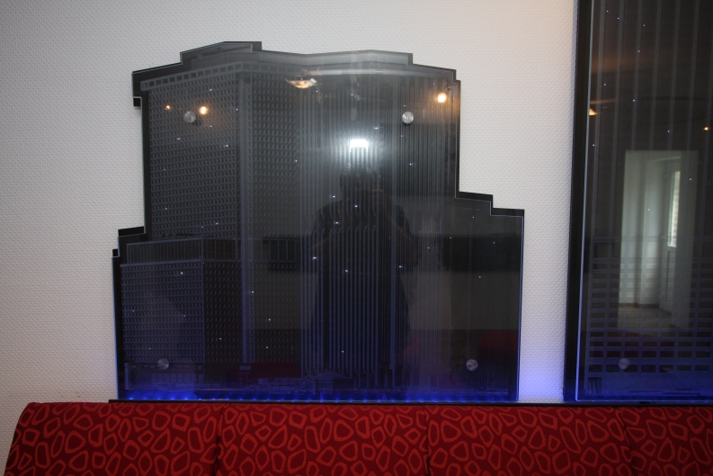 Das wird richtig Klasse: Gelaserte SkyLine in New York aus optischen Glas in gigantischen Maßen