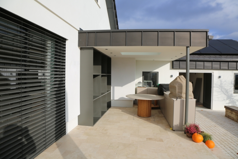 Kaminholzregal aus lackiertem Edelstahl