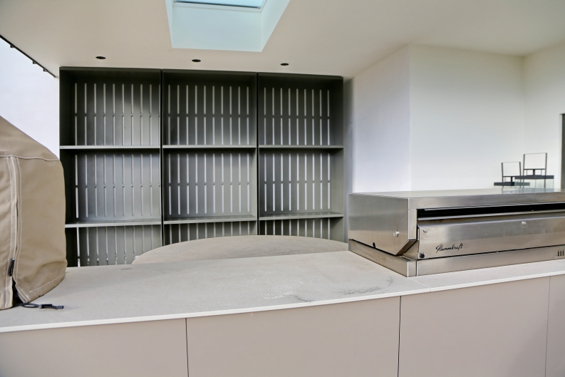 Kaminholzregal aus lackiertem Edelstahl