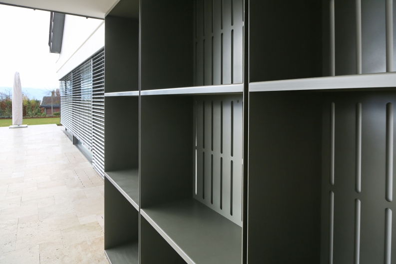 Kaminholzregal aus lackiertem Edelstahl