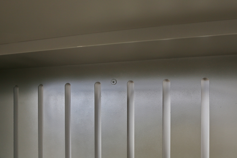 Kaminholzregal aus lackiertem Edelstahl