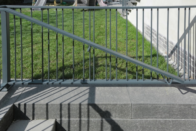 Brüstungsgeländer und Tor - Geländer