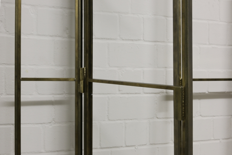 Loft Tür mit starkem Messingabrieb