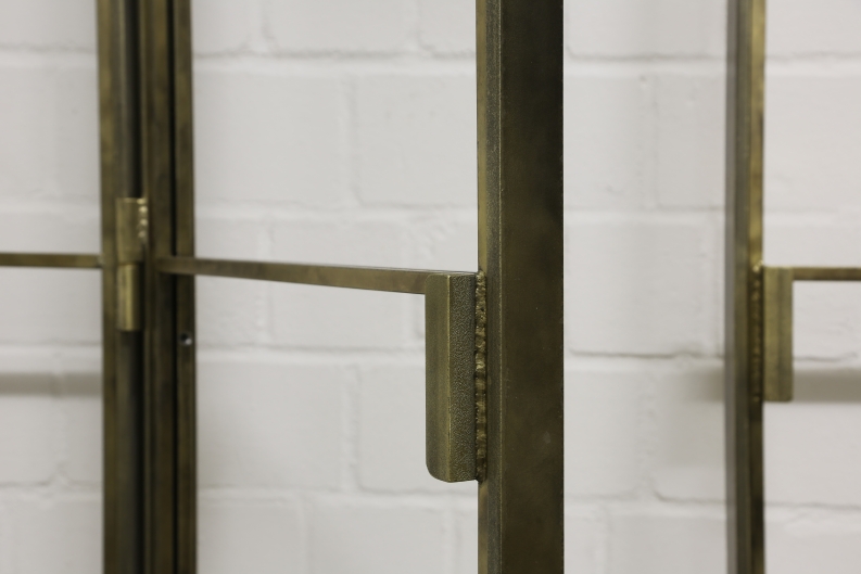 Loft Tür mit starkem Messingabrieb