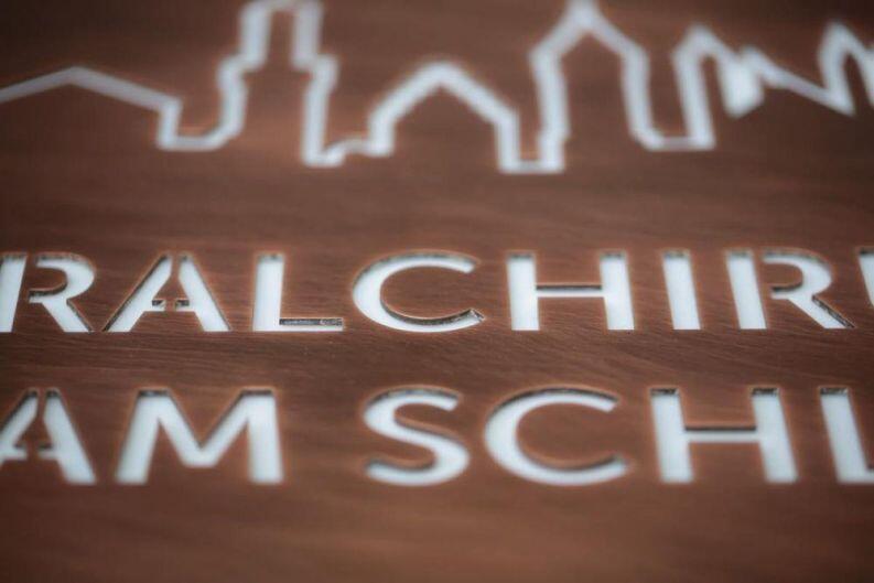 Kupferschild mit Lasergeschnittener Schrift