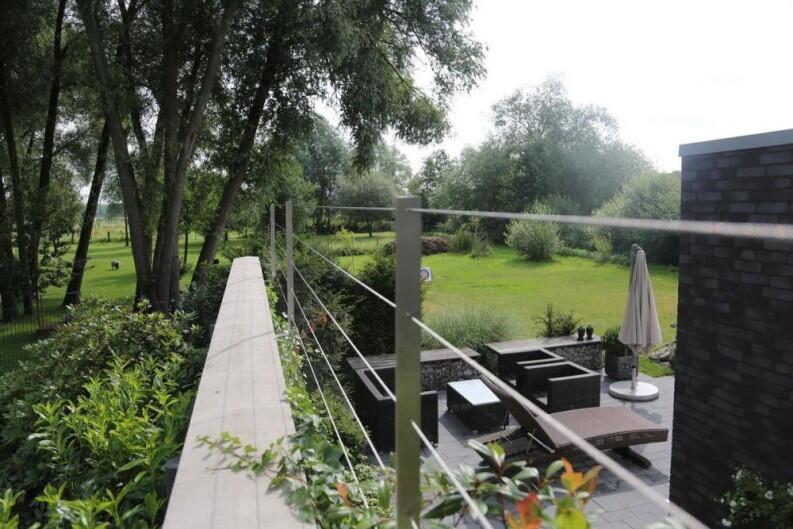 Rankhilfe aus Edelstahl Flachmaterial und Edelstahl Seil