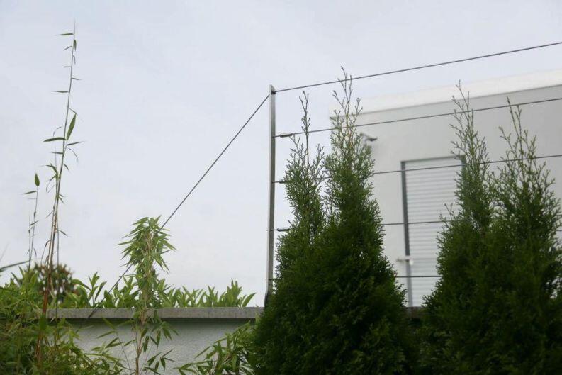 Rankhilfe aus Edelstahl Flachmaterial und Edelstahl Seil