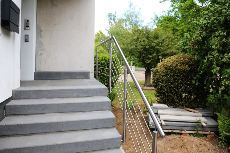 Treppengeländer mit Reling aus Edelstahl