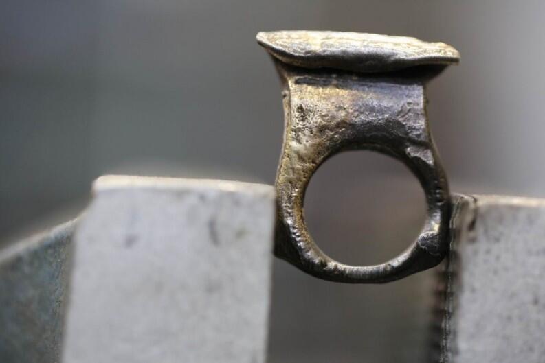 Ringe aus Eisen und Gold