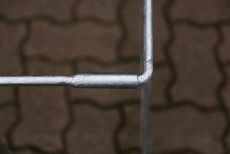 Filigraner Rosenbogen mit Schmitzstruktur