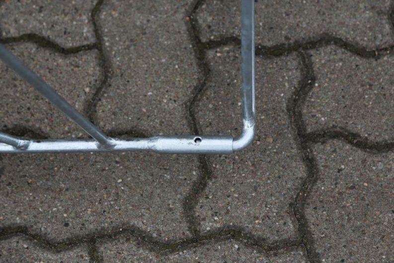 Filigraner Rosenbogen mit Schmitzstruktur